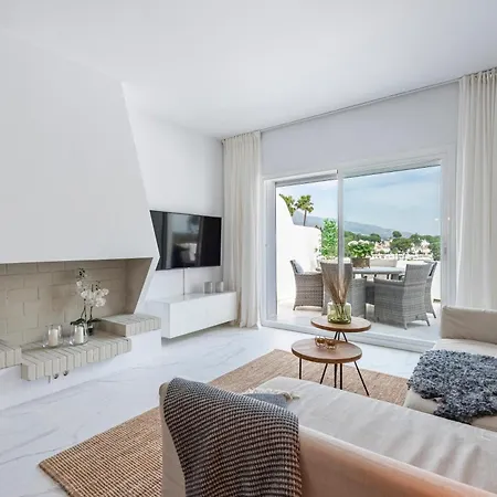 Apartment Azahara 2, Contemporary Scandinavian Style Open Plan With 2 Terraces